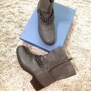 Vera Wang boots